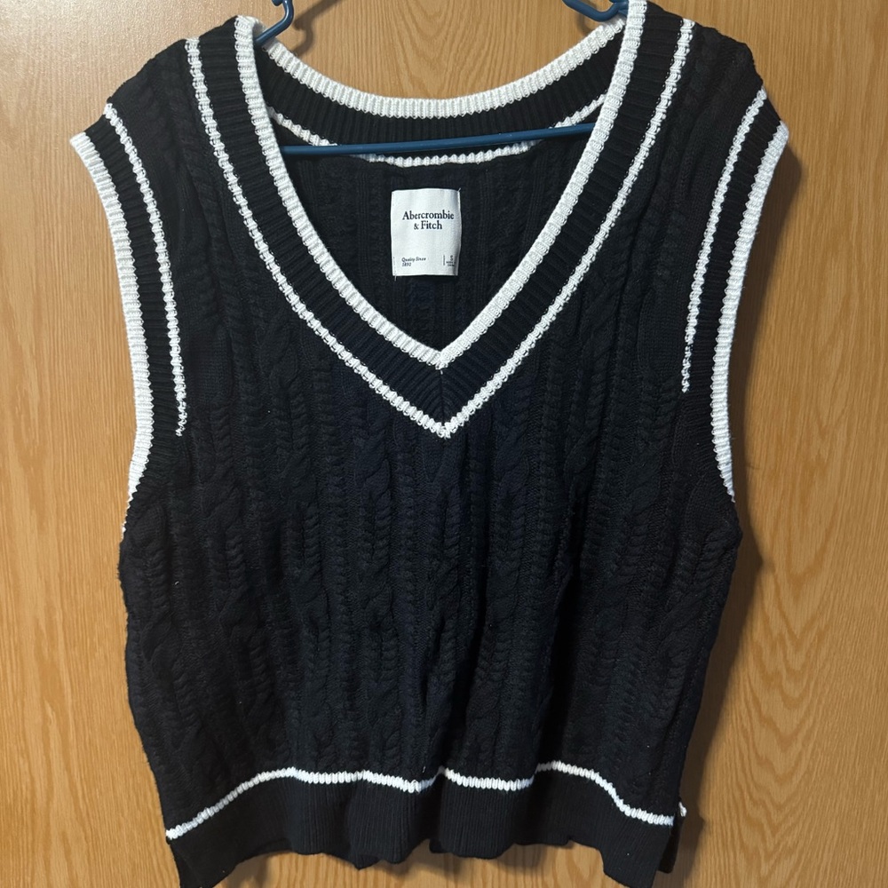 Abercrombie & Fitch navy blue sweater vest